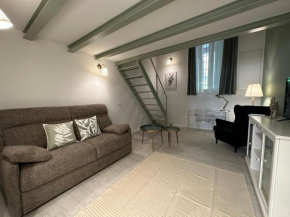 Flowers, a cozy suite in Milan